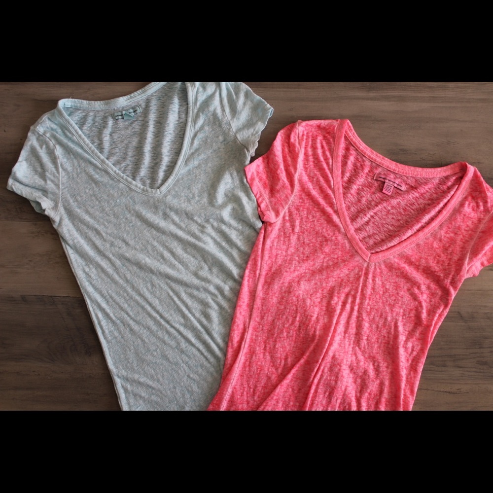 Set of 2 AEO V-necks